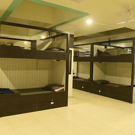In & Out Dormitory Amhedabad Dış mekan fotoğraf