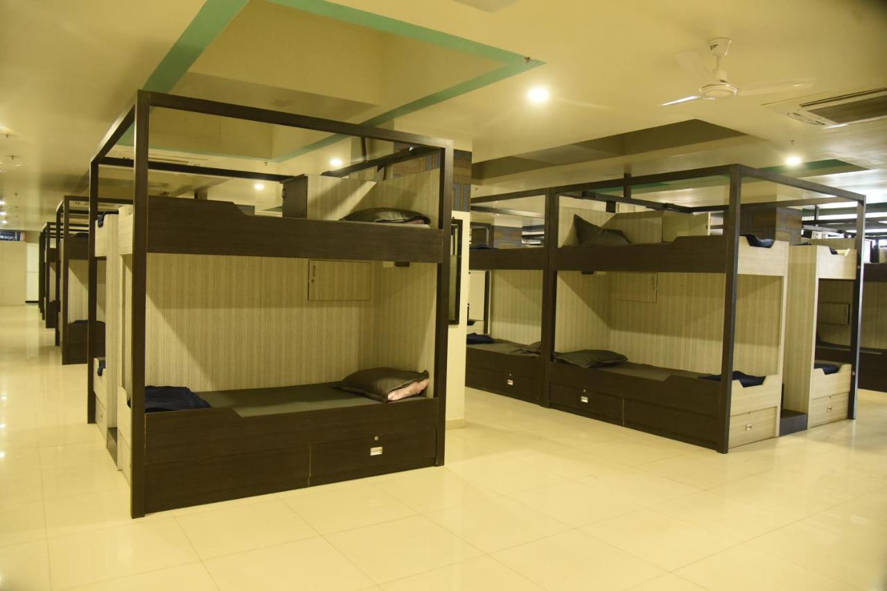 In & Out Dormitory Amhedabad Dış mekan fotoğraf