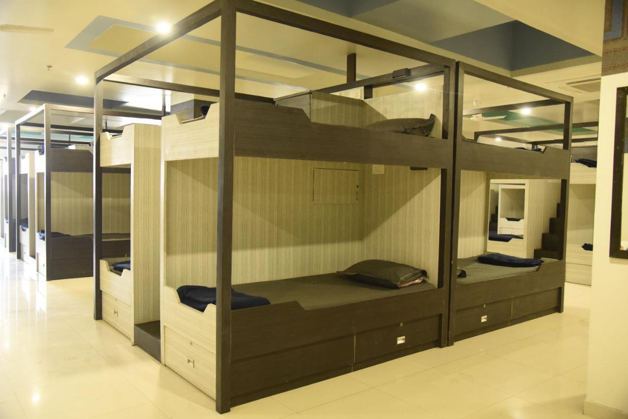 In & Out Dormitory Amhedabad Dış mekan fotoğraf