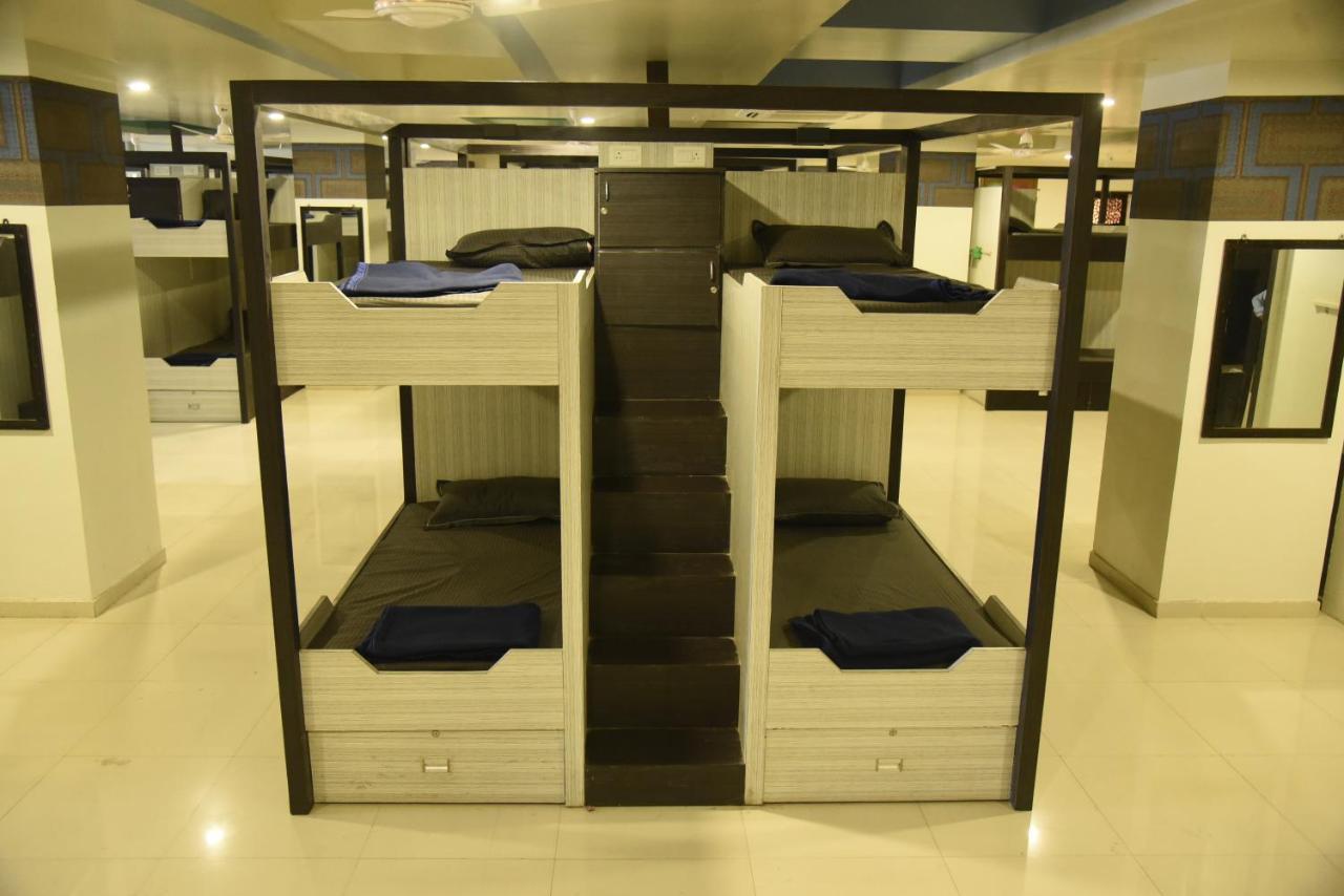 In & Out Dormitory Amhedabad Dış mekan fotoğraf