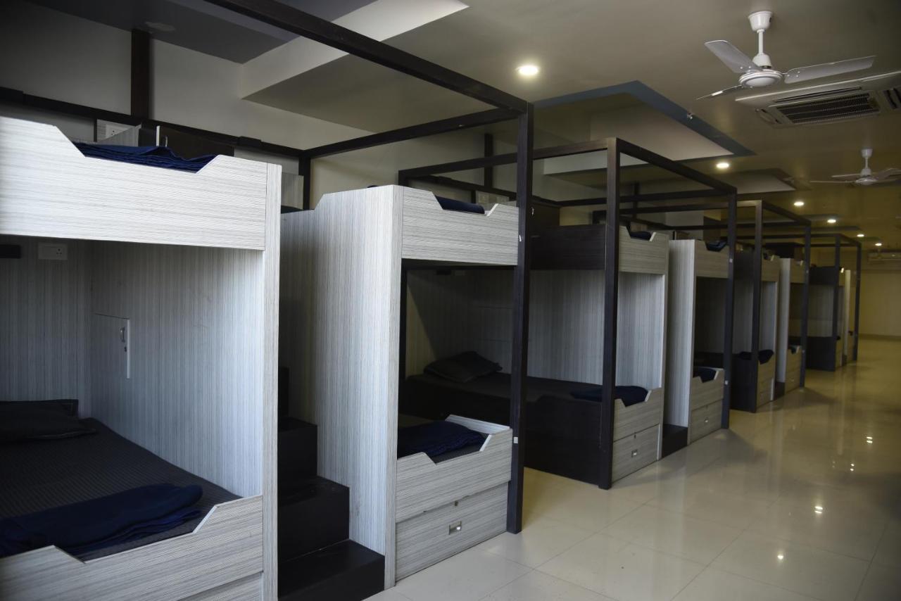 In & Out Dormitory Amhedabad Dış mekan fotoğraf