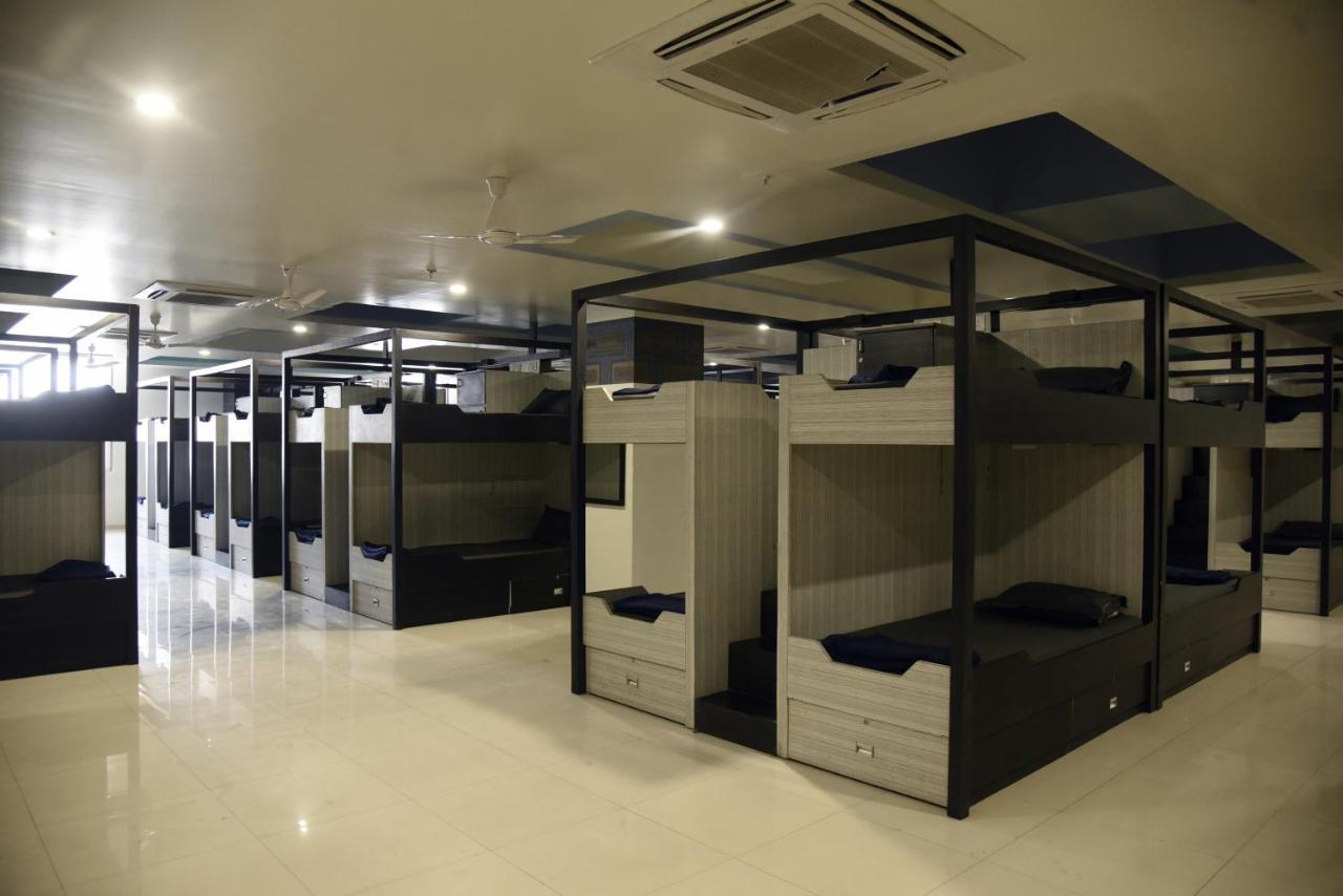 In & Out Dormitory Amhedabad Dış mekan fotoğraf
