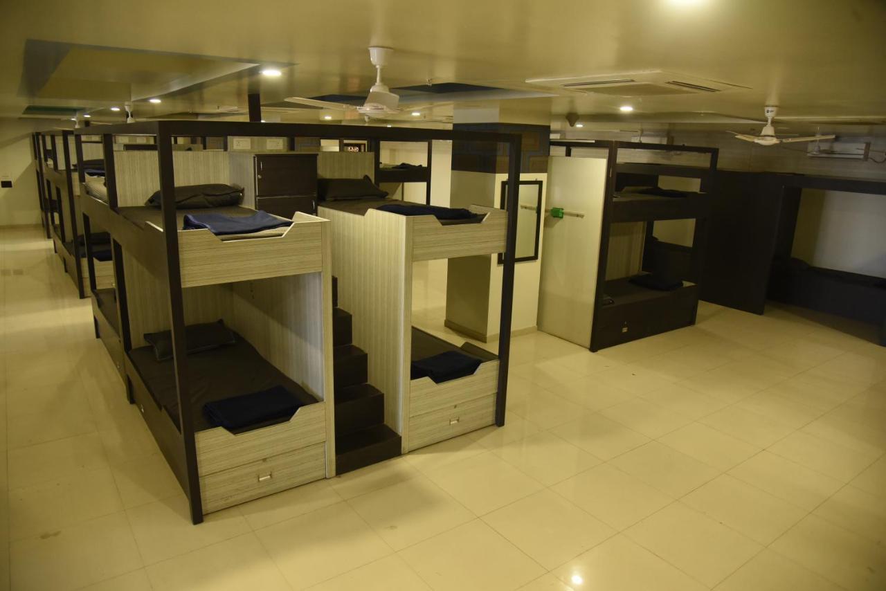 In & Out Dormitory Amhedabad Dış mekan fotoğraf