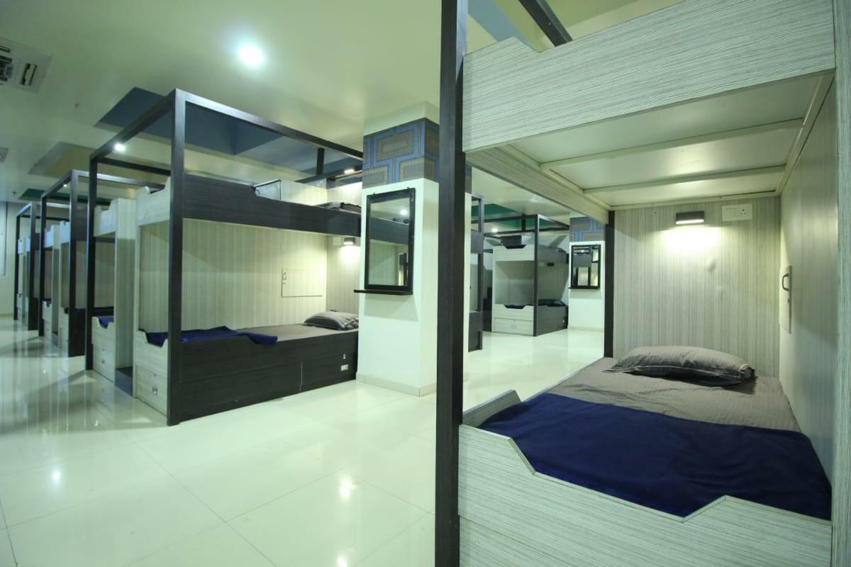 In & Out Dormitory Amhedabad Dış mekan fotoğraf